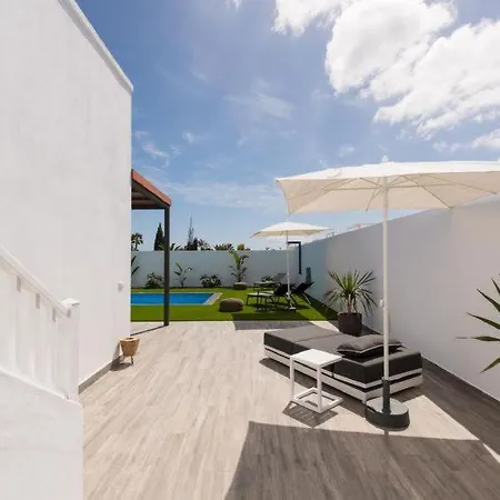 Playa Blanca Sleeps 6 Pool Air Con Wifi Hébergement de vacances *