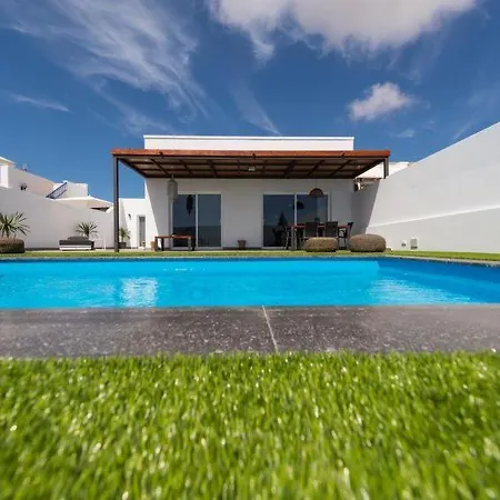 Playa Blanca Sleeps 6 Pool Air Con Wifi Hébergement de vacances Playa Blanca (Lanzarote)