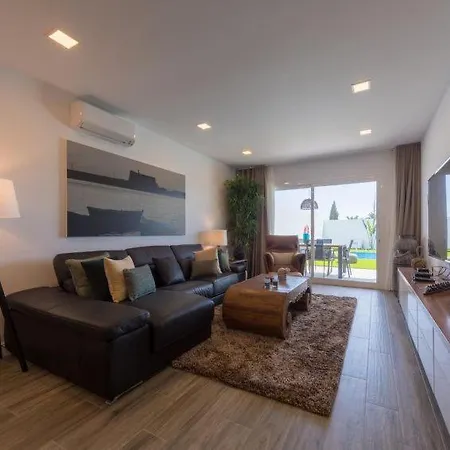 Playa Blanca Sleeps 6 Pool Air Con Wifi Hébergement de vacances